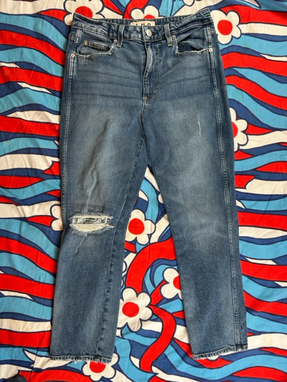AMO Chelsea Crop in Deep Breath distressed jeans size 29
